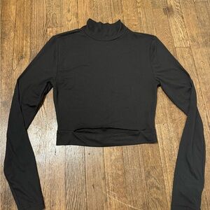 black mock neck cropped long sleeve!🖤
